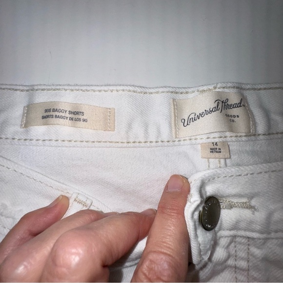 Universal Thread 90s Baggy Jean shorts White Distressed Size 14 - Picture 7 of 14